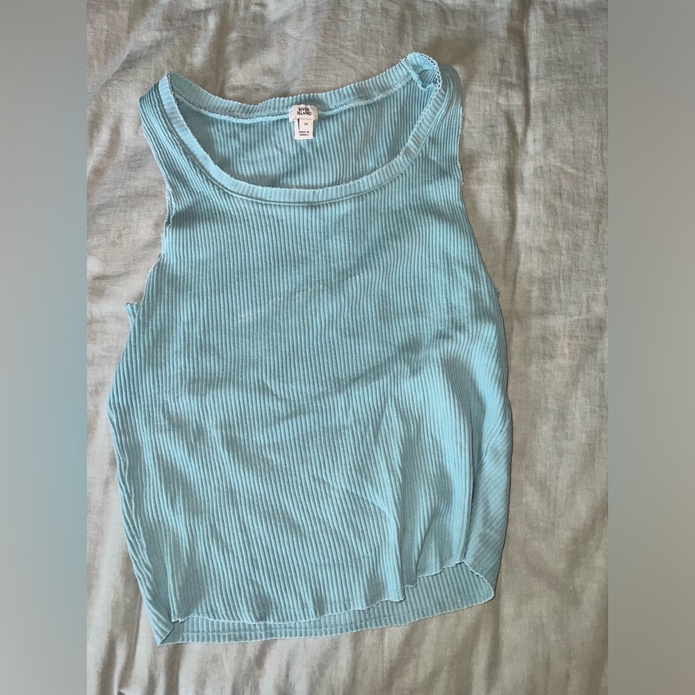 Aqua ribbed tank top.